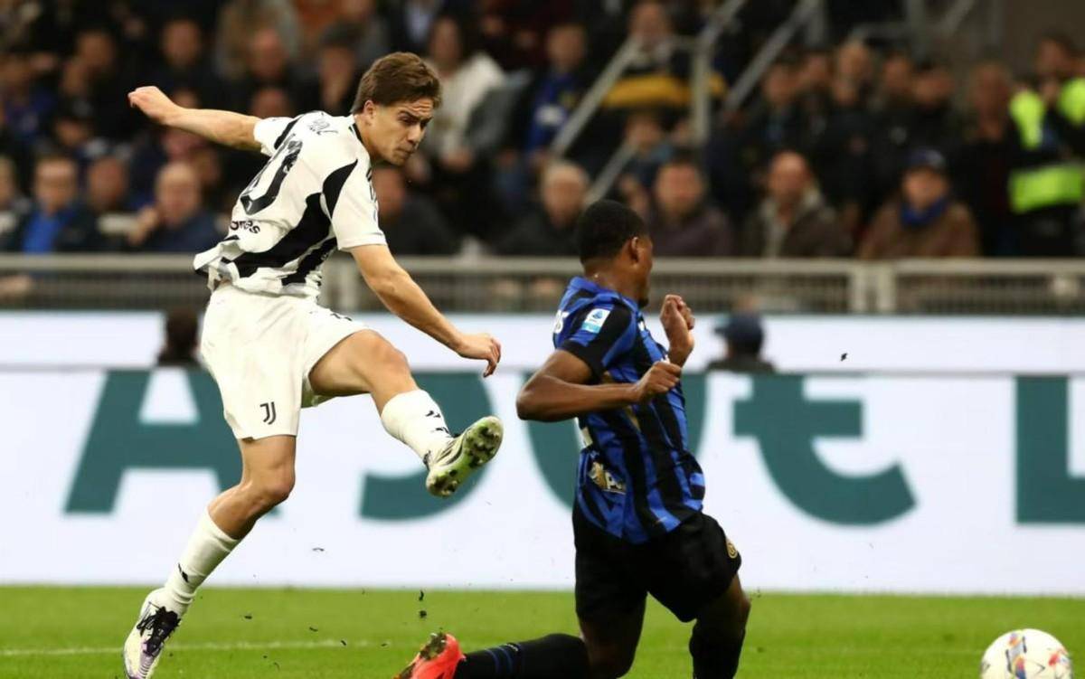 那不勒斯发布备战花絮，转会期扳平良机，欧联任务艰巨，高层口径保持一致