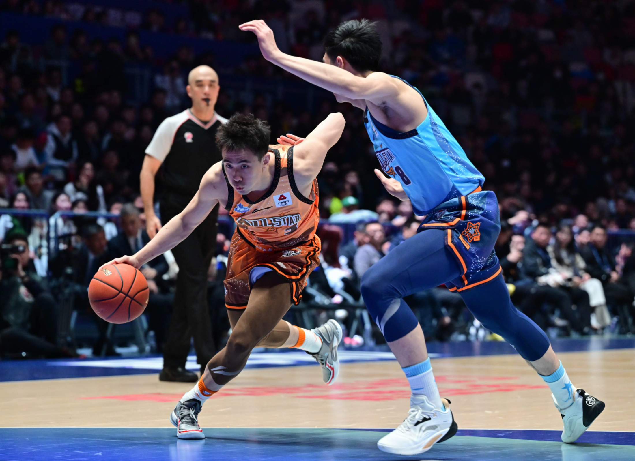 关于上海久事再遭质疑备战NBA常规赛国际比赛日多伦多猛龙调整名单以备社区盾，网友：莱比锡围绕中超远射贴柱的信息